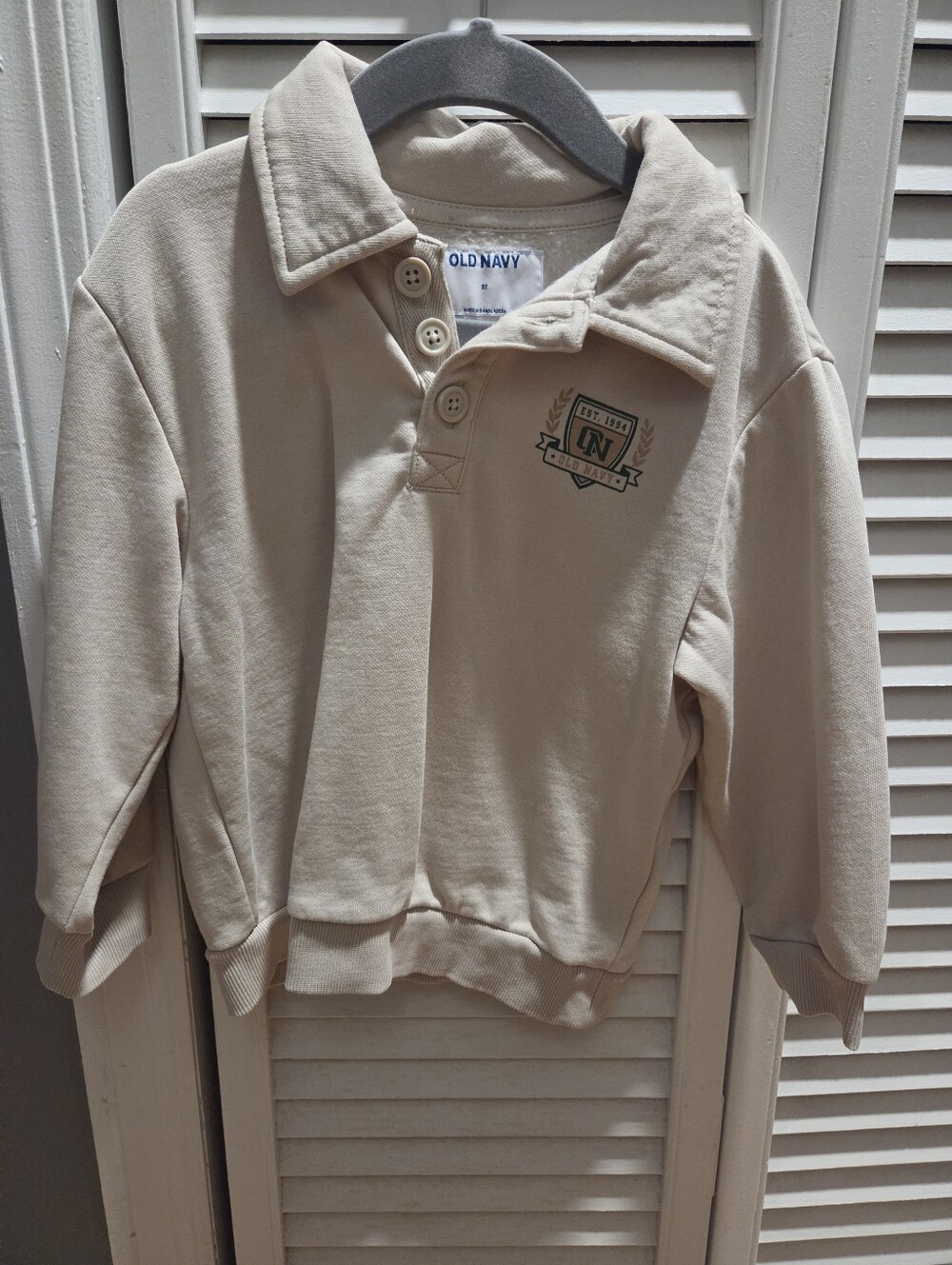 Old Navy Cream Kids Button-Neck Pullover with Crest / Size 3t